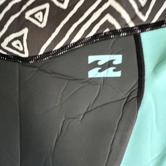 Billabong Synergy 2mm back zip spring shorty wetsuit in the Geo Diamond pattern - Picture 13 of 16